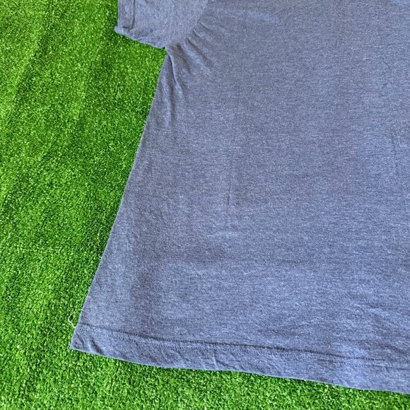 Walt Disney World Magic Kingdom Castle Short Sleeve Crew Neck T-Shirt Size S - Picture 11 of 13